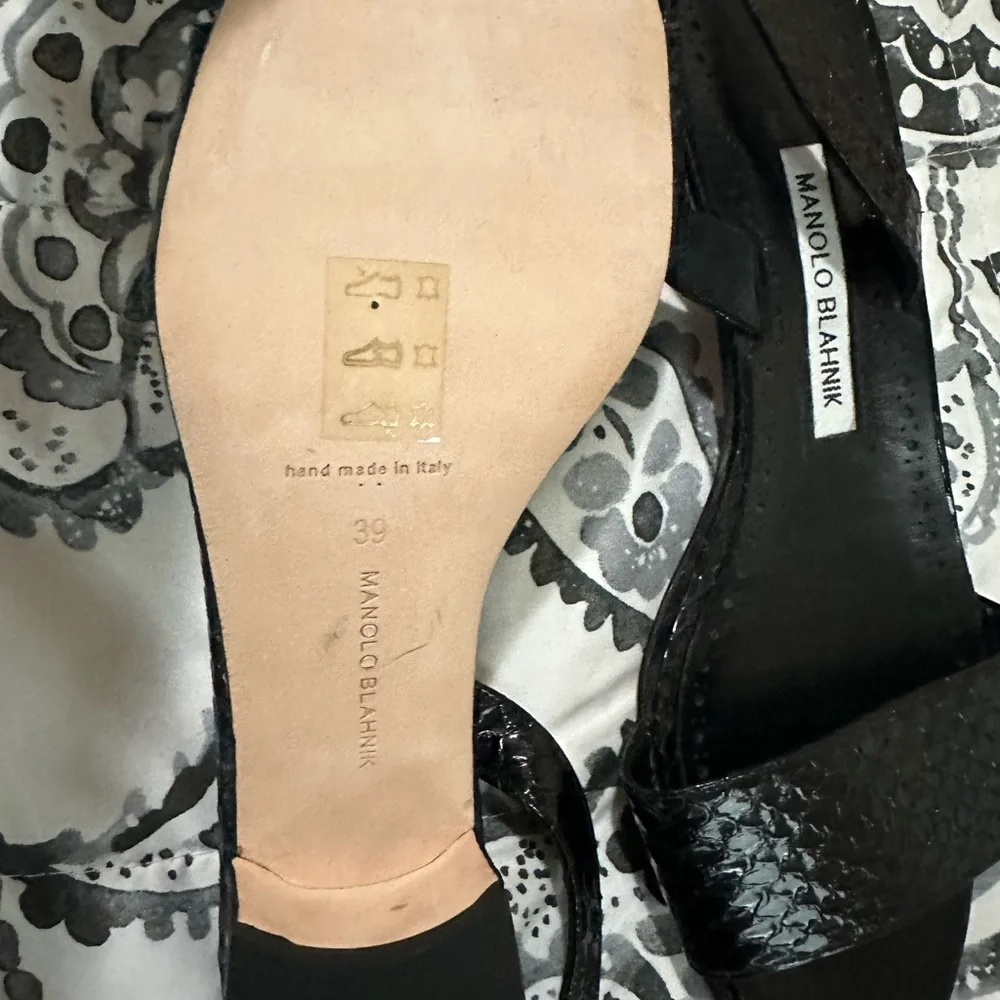 Manolo Blahnik Textured Black Sandals - Picture 4 of 16
